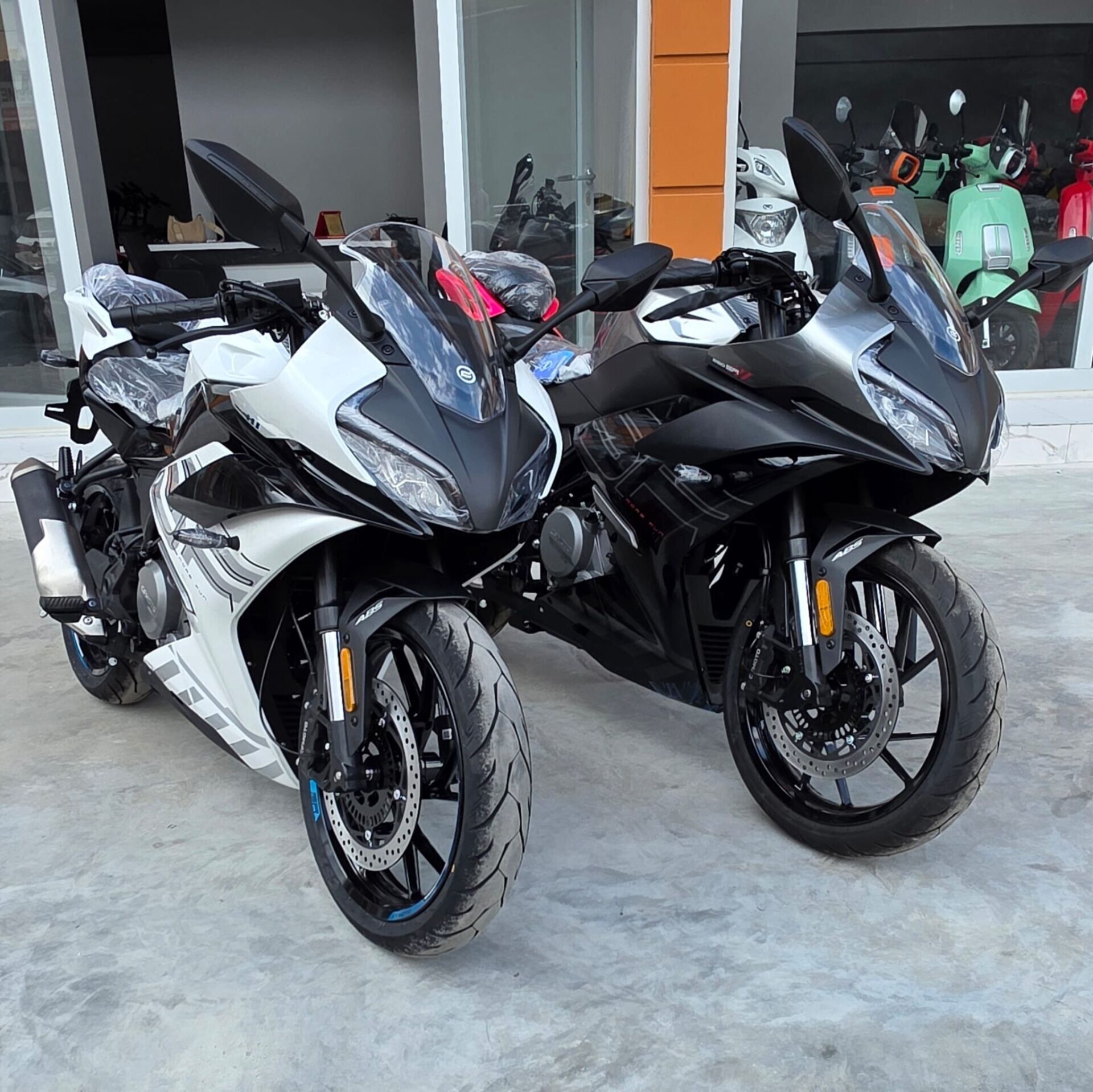 CF MOTO 250SR MOTORSİKLET - YENİ KASA