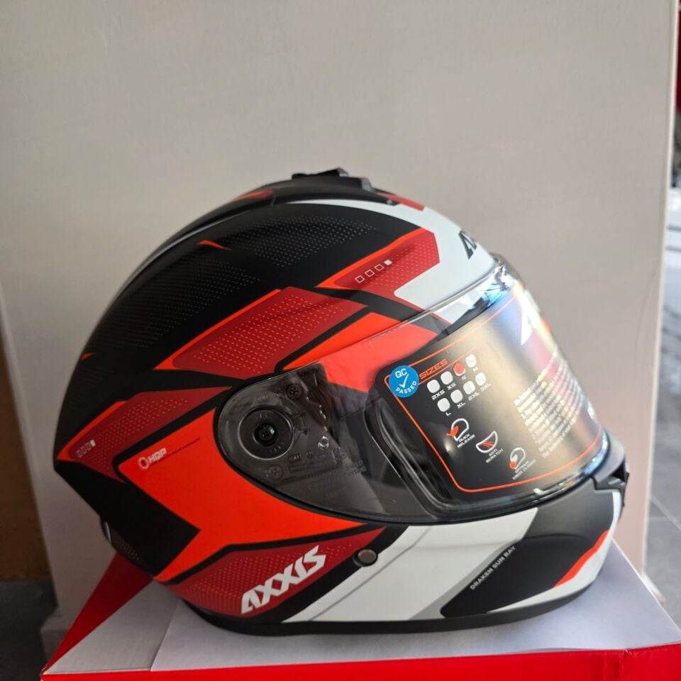 KAPALI KASK AXXIS MAT SİYAH KOYU KIRMIZI AÇIK KIRMIZI BEYAZ M