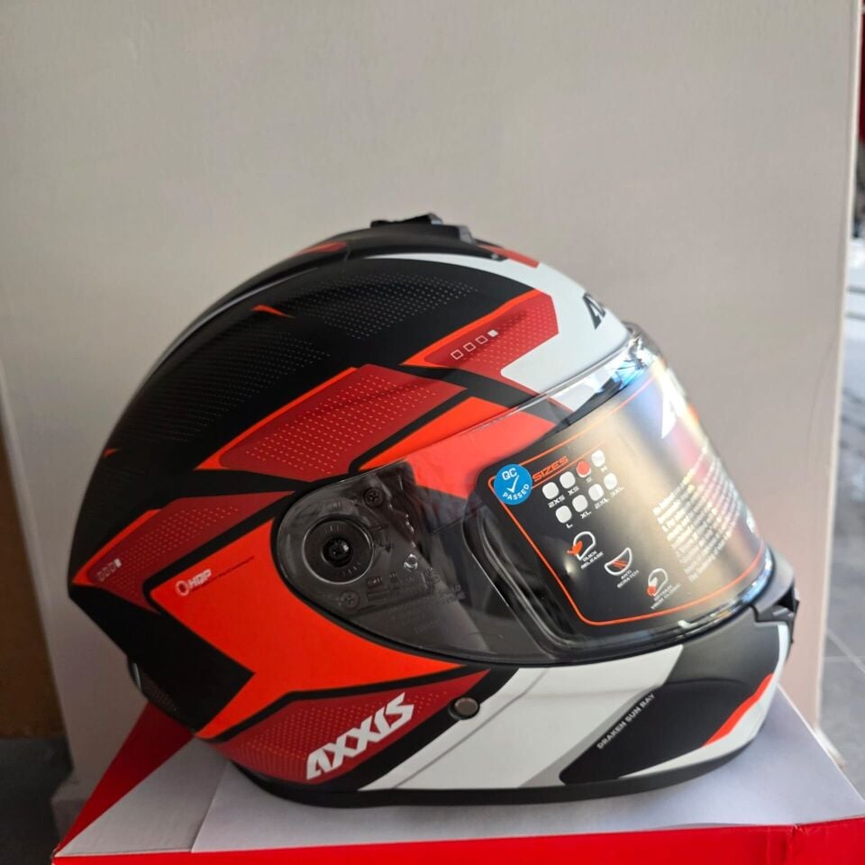 KAPALI KASK AXXIS MAT SİYAH KOYU KIRMIZI AÇIK KIRMIZI BEYAZ M