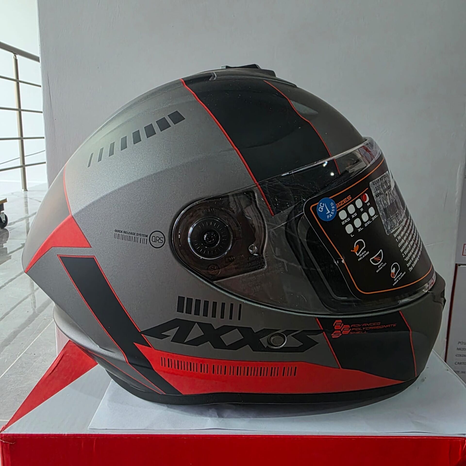 KAPALI KASK AXXIS METALİK GRİ SİYAH KIRMIZI M