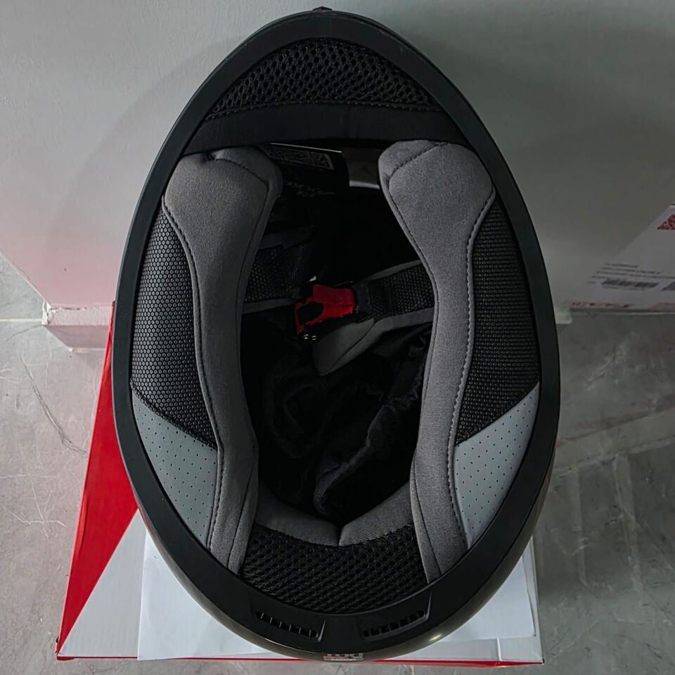 KAPALI KASK AXXIS METALİK GRİ SİYAH KIRMIZI M
