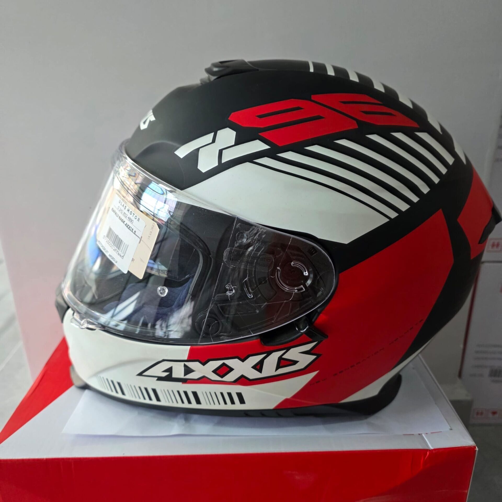 KAPALI KASK AXXIS MAT SİYAH KIRMIZI BEYAZ S
