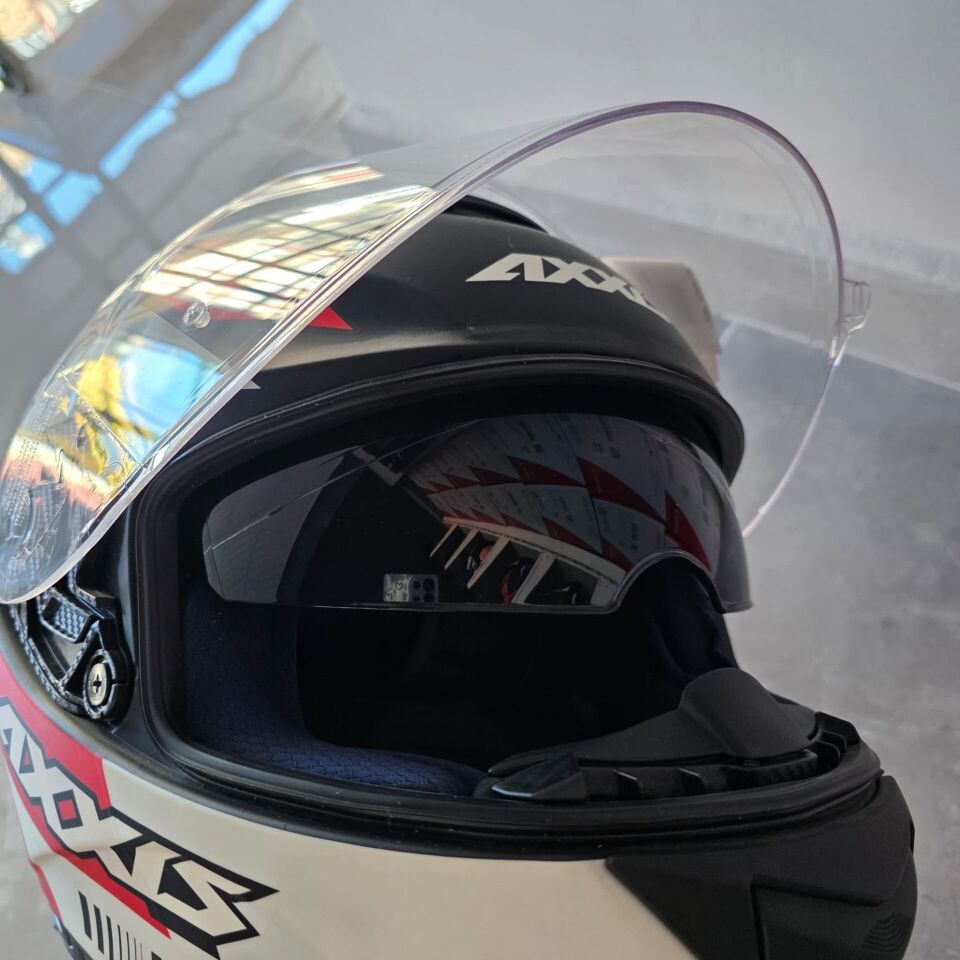 KAPALI KASK AXXIS MAT SİYAH KIRMIZI BEYAZ S