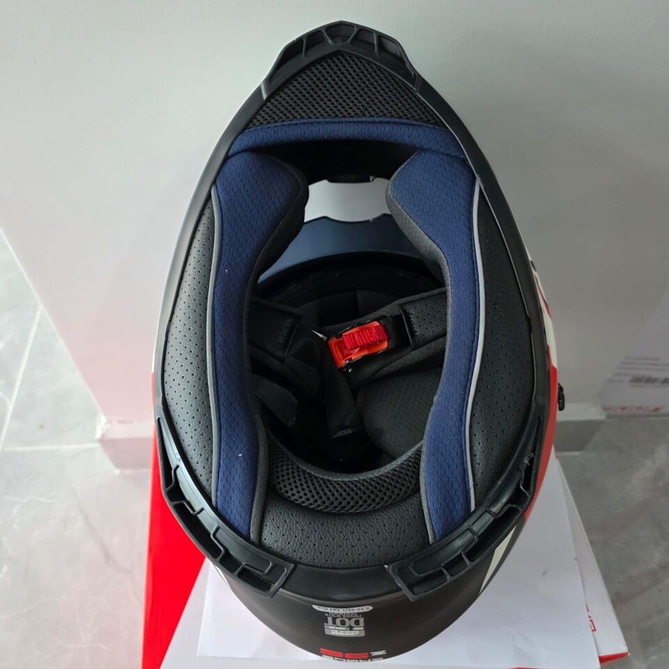 KAPALI KASK AXXIS MAT SİYAH KIRMIZI BEYAZ S