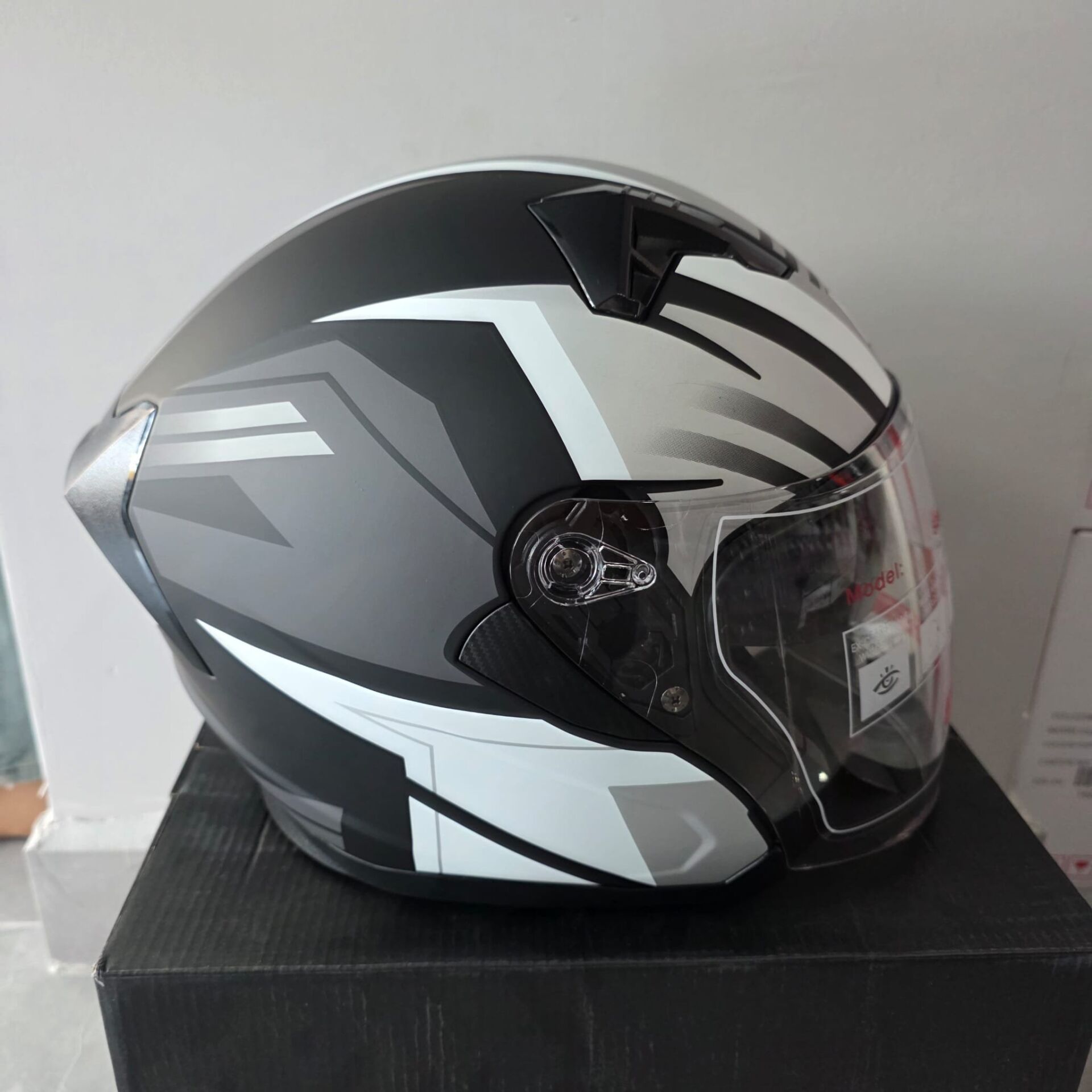 ÇENESİZ KASK JK528-1 MGE VİZÖRLÜ MAT SİYAH GÜMÜŞ XL