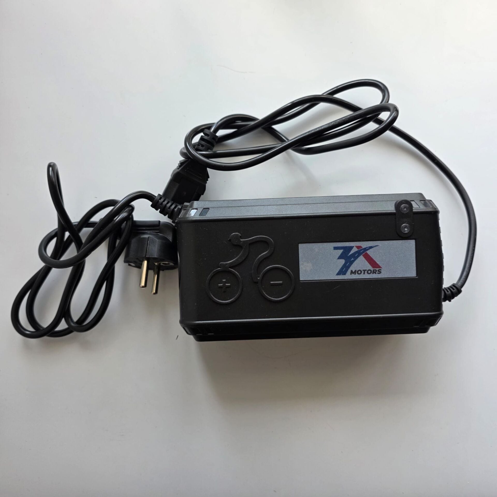 EBİS ŞARJ CİHAZI 48V 14 AH DEVRE KESİCİLİ VE ŞARJ GÖSTERGELİ