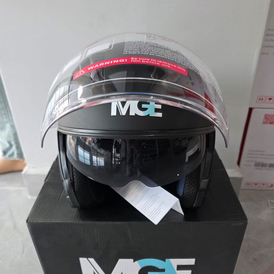 ÇENESİZ KASK JK528-1 MGE VİZÖRLÜ MAT SİYAH M